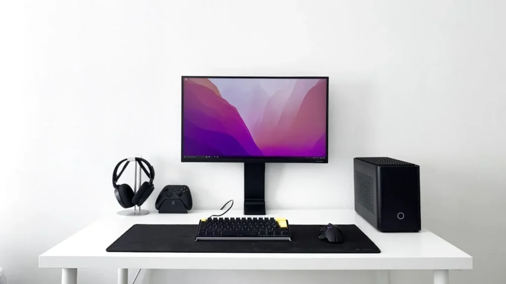 Photo d’un bureau gamer minimaliste