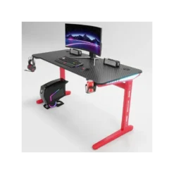 Bureau gaming 140x60cm avec éclairage RGB et accessoires intégrés pour un setup organisé