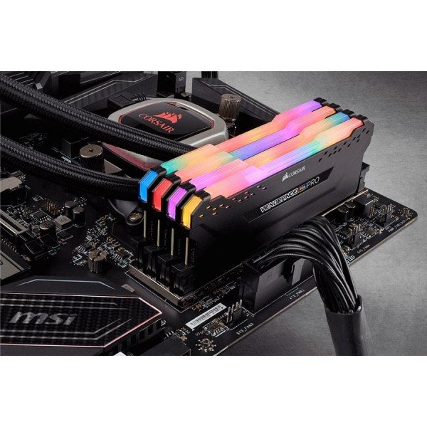 Corsair Vengeance RGB PRO Series 16Go (2x 8Go) DDR4 3200 MHz CL16 Noir prix maroc